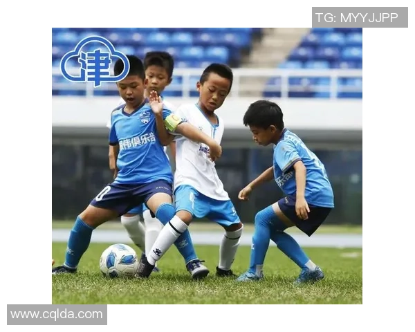 足球明星的光辉历程与对青少年成长的积极影响探讨